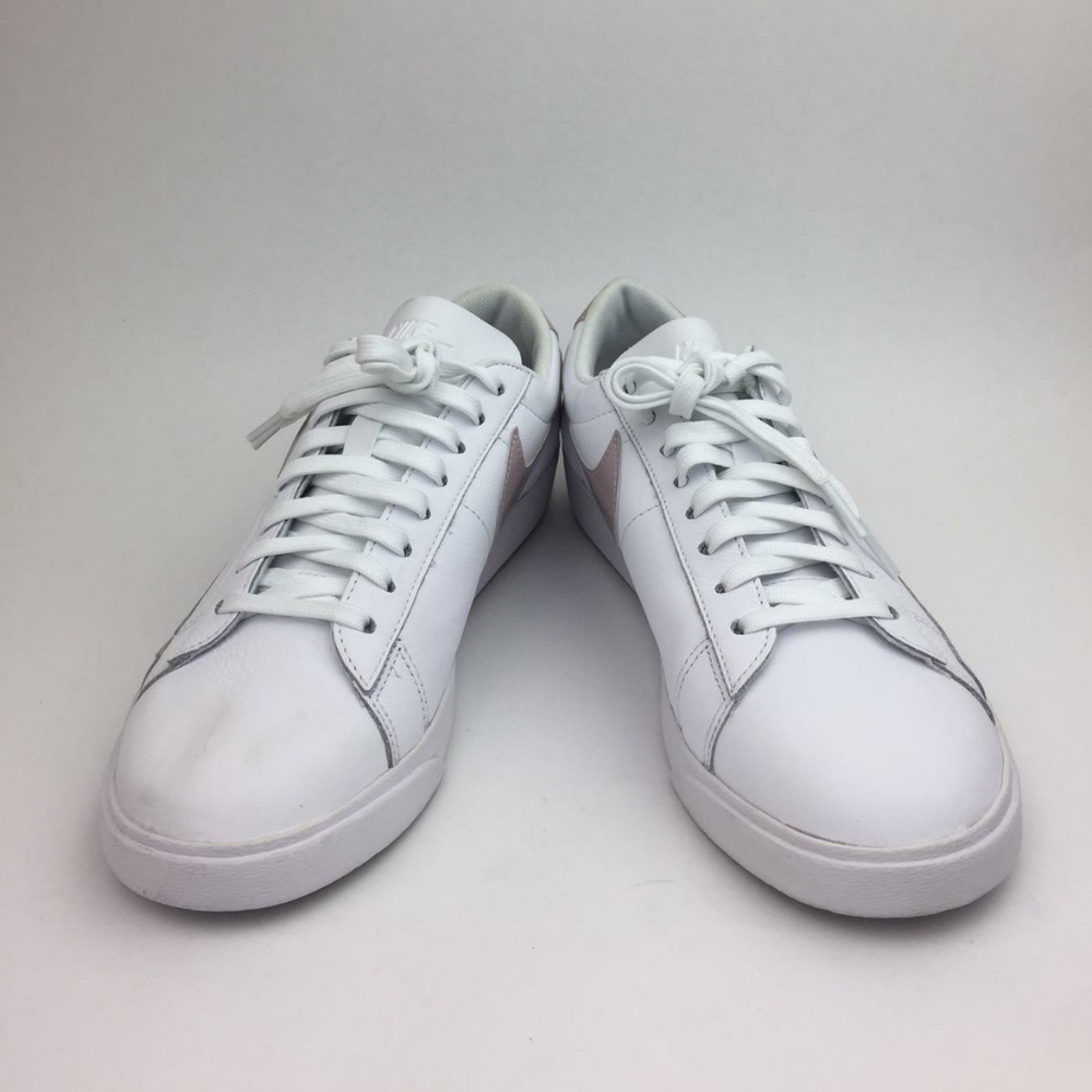 Nike Blazer Low Sneaker  sz  9.5